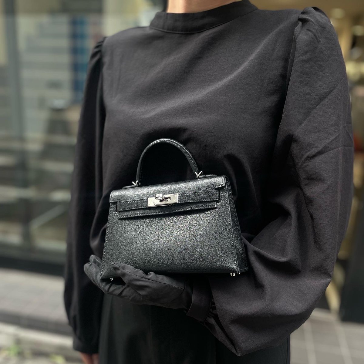grare_ginza's tweet photo. #ミニケリー　
とっても小さなケリーバッグ。
ショルダーストラップをつけてファッション感覚でお楽しみください☺️
HERMESの中でも希少の高いアイテムです。

#エルメスケリー　#エルメスミニケリー　#hermes #kelly #minikelly https://t.co/XMm9M5RQgg