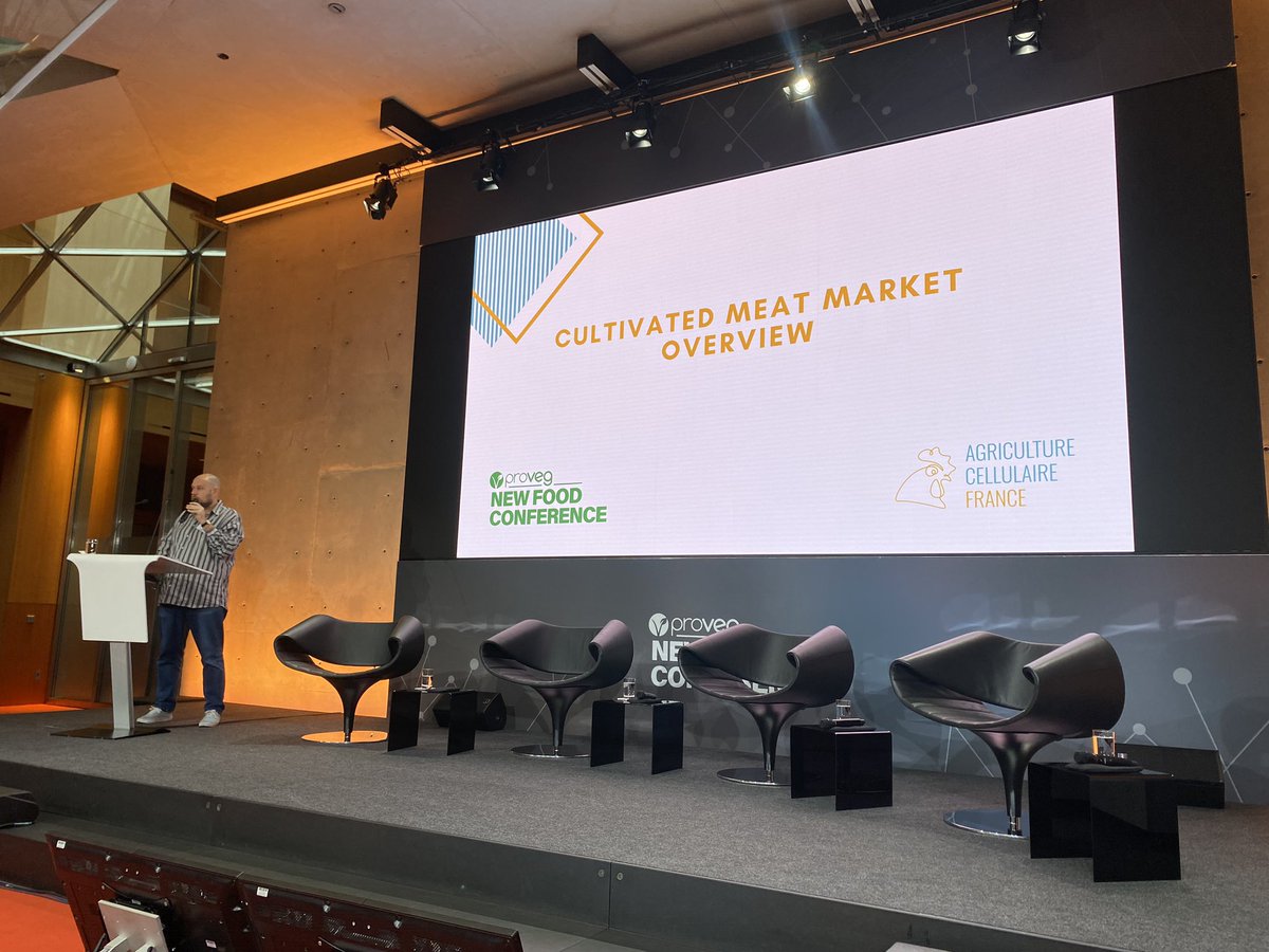ProVeg_Int's tweet photo. We‘re kicking off day 2 of the #NewFoodConference with a market overview of the cultivated market. Did you know that right now on a global scale, 160 companies are working on #CultivatedMeat? 🚀 https://t.co/kyKg5CmrAl