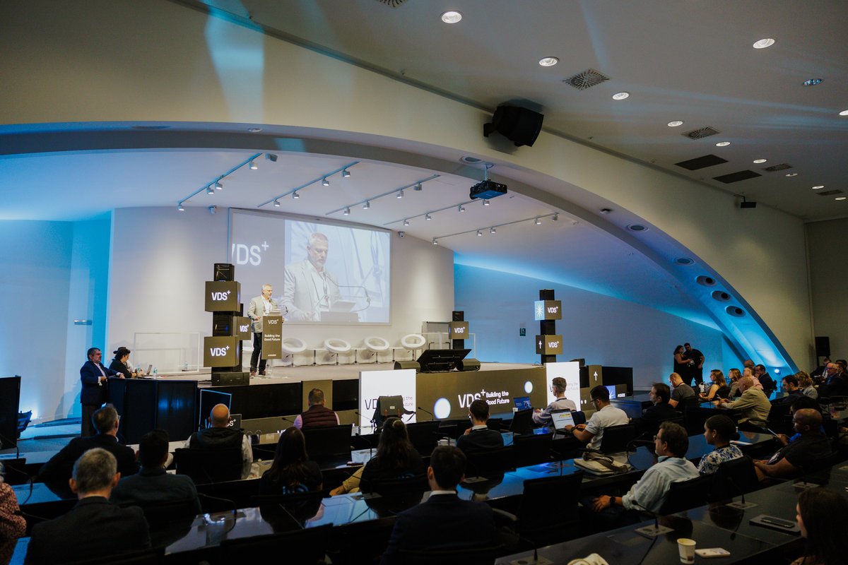 VDS_event's tweet photo. 👉 @jlhortelano, President of @Startup_VLC, Luis Rodríguez de la Fuente, Territorial Director Valencia at @bancosantander

"We would like to start #VDS2023 by thanking all the sponsors, supporters, partners and speakers who have made this edition possible" 🙌

Let's show the world how to Build a Better Future from #Valencia 💥