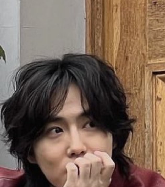 u_han94's tweet photo. Me eating all the scissors in this world so Junmyeon can’t cut his hair : https://t.co/TEIPJyKAW2