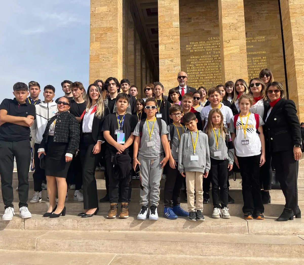 Uğur Okulları Halkalı Kampüsü (@uohalkali) on Twitter photo Büyük Önderimiz Mustafa Kemal Atatürk'ün en büyük mirası Cumhuriyetimizin 100. Yılında büyük bir gurur ve coşkuyla Atamızın huzurunda Anıtkabir’deydik!
Nice 100 yıllara! ❤️🇹🇷
<a href="/UgurOkullari/">Uğur Okulları</a>
<a href="/MUSTAFACAKIR28/">MUSTAFA ÇAKIR</a>
<a href="/Ebru_Divrik/">Ebru Divrik</a>
<a href="/yaman_unal/">Ünal Yaman</a> Büyük Önderimiz Mustafa Kemal Atatürk'ün en büyük mirası Cumhuriyetimizin 100. Yılında büyük bir gurur ve coşkuyla Atamızın huzurunda Anıtkabir’deydik!
Nice 100 yıllara! ❤️🇹🇷
<a href="/UgurOkullari/">Uğur Okulları</a>
<a href="/MUSTAFACAKIR28/">MUSTAFA ÇAKIR</a>
<a href="/Ebru_Divrik/">Ebru Divrik</a>
<a href="/yaman_unal/">Ünal Yaman</a>