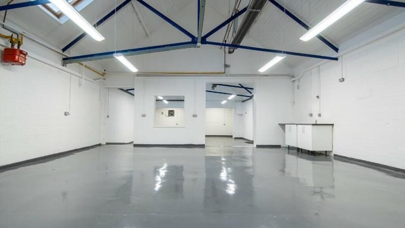 Workshops, #storage & light industrial units to let from @BizSpaceUK -150 to 10,275 Sq Ft offering 24-hour access, on-site café, free parking, air con, CCTV, wi-fi, lifts, and reception service. Bizspace Business Centre, Dudley Hill, #Bradford. buff.ly/3Qwsvpq
