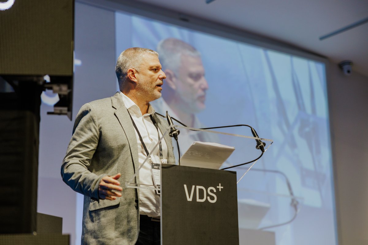 VDS_event's tweet photo. 👉 @jlhortelano, President of @Startup_VLC, Luis Rodríguez de la Fuente, Territorial Director Valencia at @bancosantander

"We would like to start #VDS2023 by thanking all the sponsors, supporters, partners and speakers who have made this edition possible" 🙌

Let's show the world how to Build a Better Future from #Valencia 💥