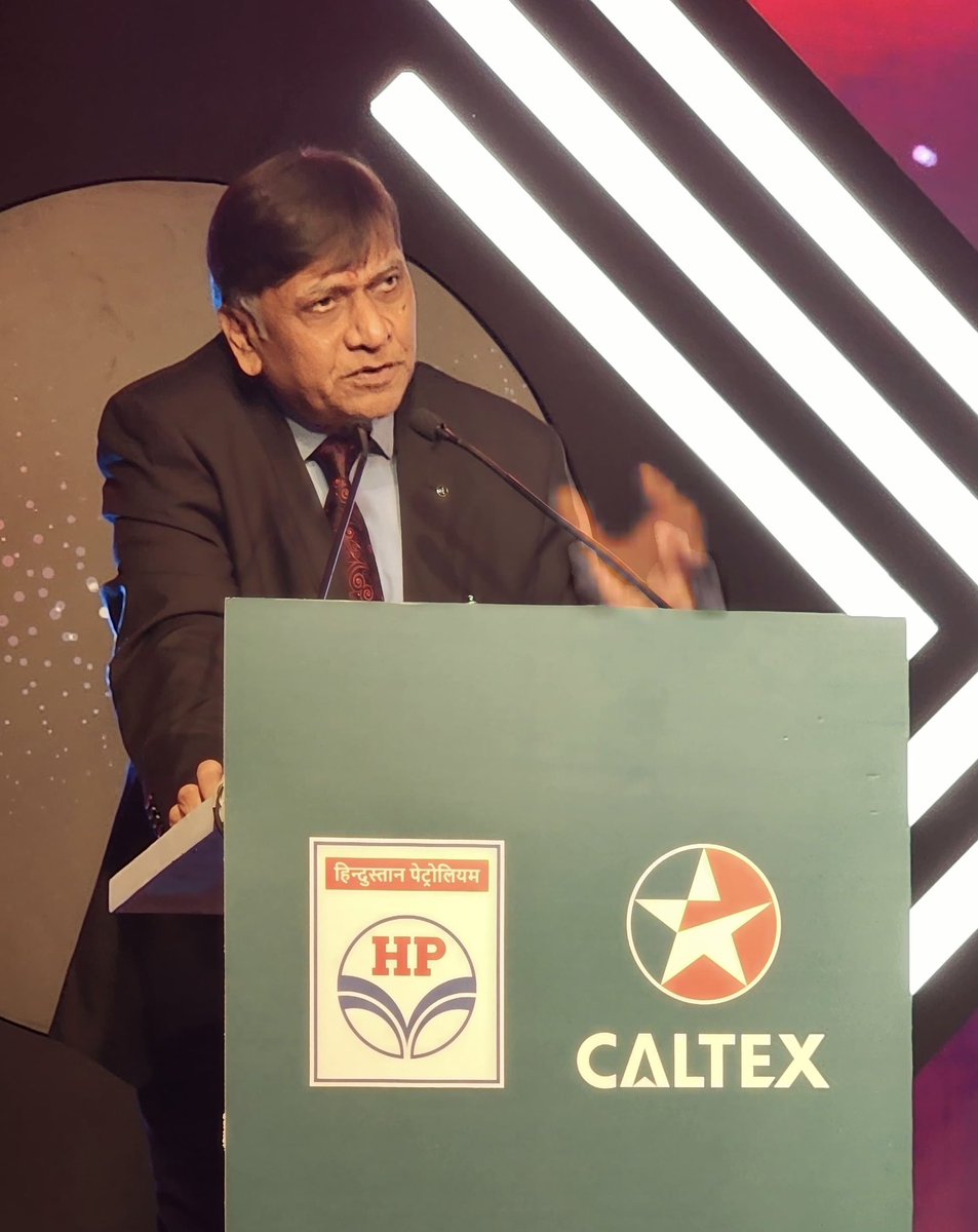 HPCL's tweet photo. Our C&MD, Sh. Pushp Kumar Joshi along with Functional Directors, #HPCL joined hands with VP - Chevron, Sh. Ram Kumar and Senior management of @Chevron to unleash Caltex®️ Lubricants, top tier Havoline & Delo offerings, in India in a glittering function at Mumbai. 
Our state-of-the-art facilities will craft these premium lubricants, showcasing our dedication to tech innovation & sustainability. 
This partnership between an esteemed Maharatna Company of India and the globally renowned #Caltex brand under Chevron, the second-largest oil & gas giant in the United States promises to drive innovation and cater to the diverse needs of our valued customers in India.
#HPCL #Chevron #CaltexLubricants #InnovationUnleashed #EcoFriendlyManufacturing 
@CaltexIndia