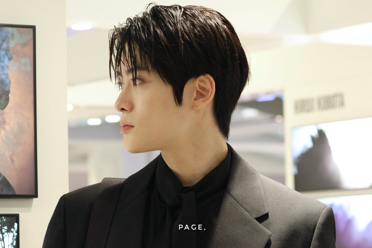 page_0214's tweet photo. 231026 PRADA

얼굴 감동적..

#재현 #JAEHYUN #ジェヒョン #NCT127 #PradaReporterxJaehyun
#PradaReporter  @Prada https://t.co/WjHxy420ot