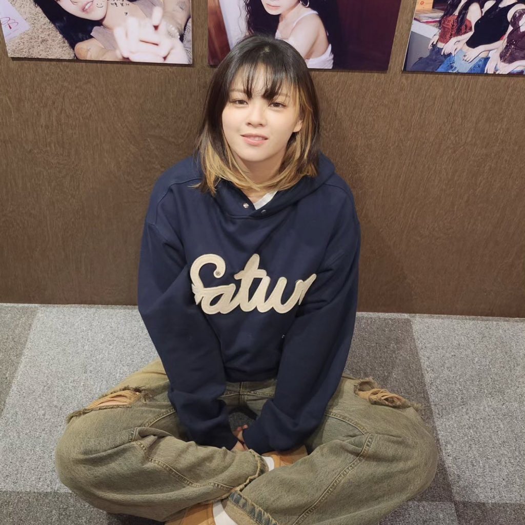 ostrichuuu's tweet photo. super fucking dreamy ni jeongyeon u guys gusto ko kumain ng bato sa gigil https://t.co/En82kG0ShK