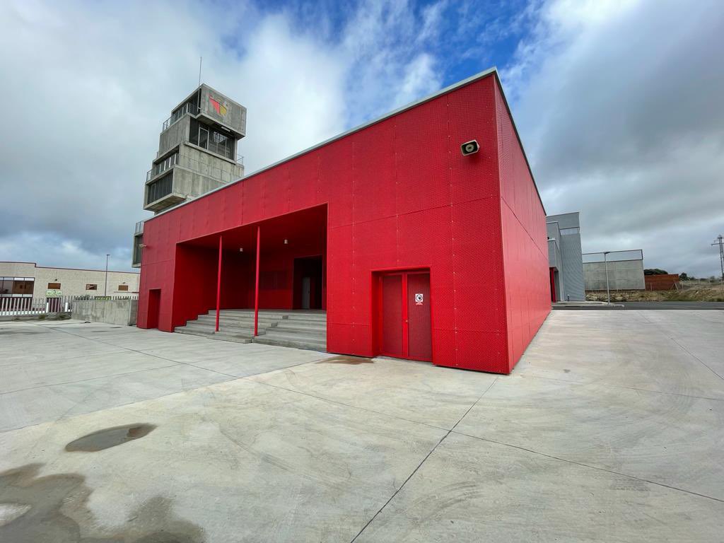 Bauer_Spain's tweet photo. Desde BAUER KOMPRESSOREN queremos agradecer a la Diputación provincial de Cáceres la confianza depositada en nosotros para el montaje de la nueva estación de carga de botellas de aire respirable en su nuevo centro de formación de Trujillo. https://t.co/IHGDRyttiy