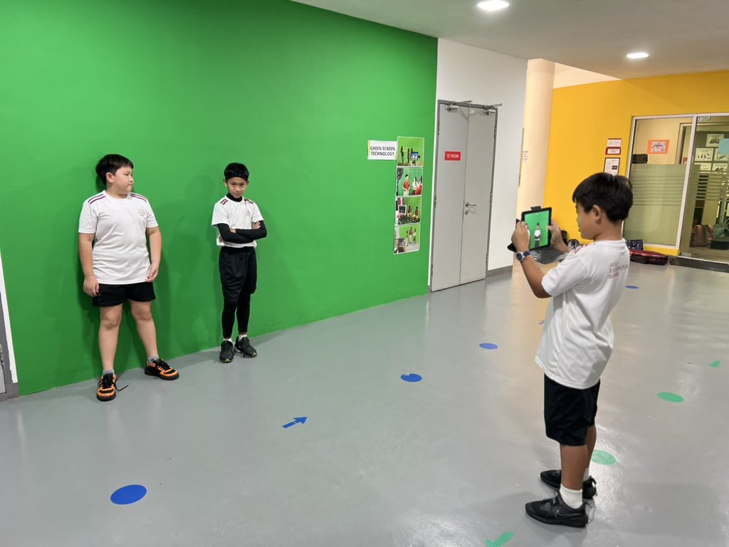 Thanks to <a href="/CanvaEdu/">Canva Education</a> that students are now able to easily remove video backgrounds 📽️ #DigitalLeaders #DigitalStoryTelling <a href="/LEGO_Education/">LEGO Education</a>