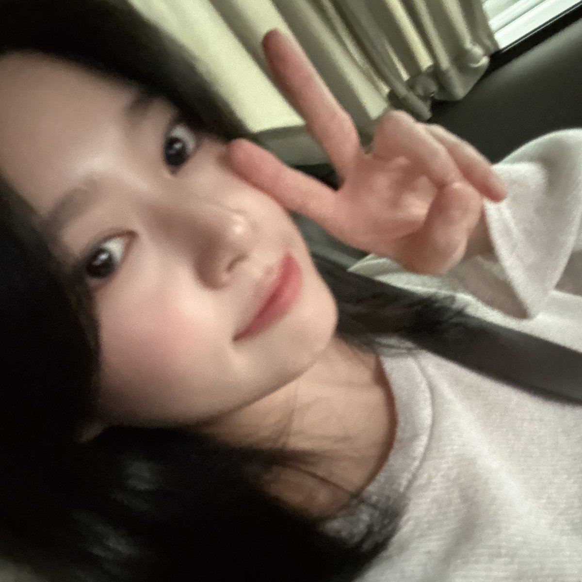 mingtext's tweet image. [231026] 🦊🫧 5:24 PM

[📸]
: baby~ what're you doing-?