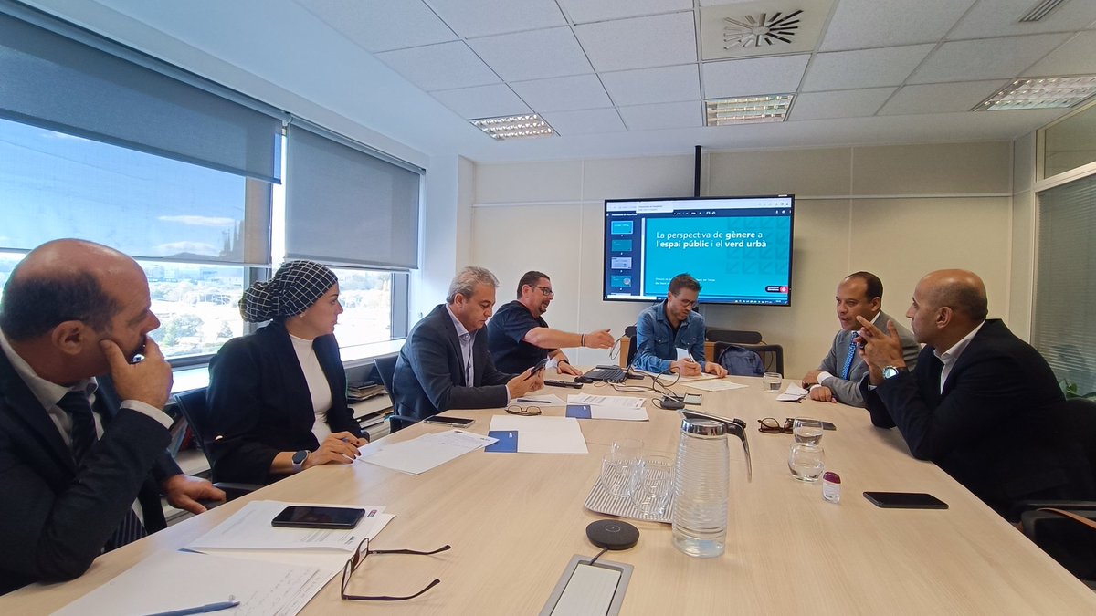 sdvtunis's tweet photo. Sa participation intervient dans le cadre de la composante 3 d'A'SIMA Tunis sur le partenariat entre Barcelone et Tunis qui se développe sur la thématique des espaces verts🌳 https://t.co/XntlFYwCzo