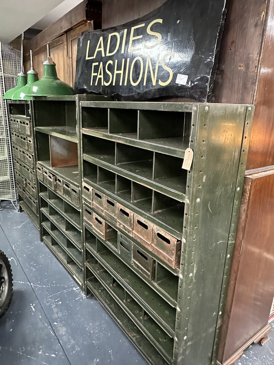 Morning all,let’s start with these industrial pigeon holes from the newly situated unit 225
#industrial #pigeonholes #niknaks #garagework #oddsandends #industrialstyle #boysbedrooms #teenbedroom #teenbedroomideas #astraantiquescentre #hemswell #lincolnshire 
Open 10-5pm