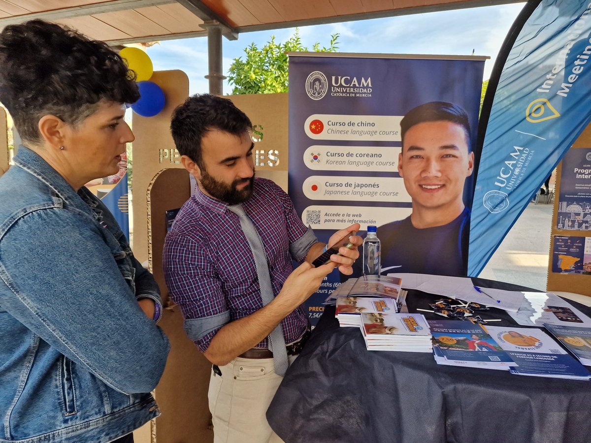 UCAM's tweet photo. 📢 Tutorías personales, estancias internacionales, escuelande idiomas... toda la información de los servicios de la UCAM la tienes en los stands de la Plaza de las Pérgolas 
✅️ #HolaUCAM https://t.co/SN0hBS0T2f
