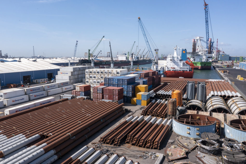 Europese economie en geopolitiek blijven goederenoverslag in #NorthSeaPort parten spelen ➡️ bit.ly/3ScrXX6

#kwartaalcijfers #zeevaart #binnenvaart #europa #bulk #drybulk #liquidbulk #breakbulk #containers #roro
