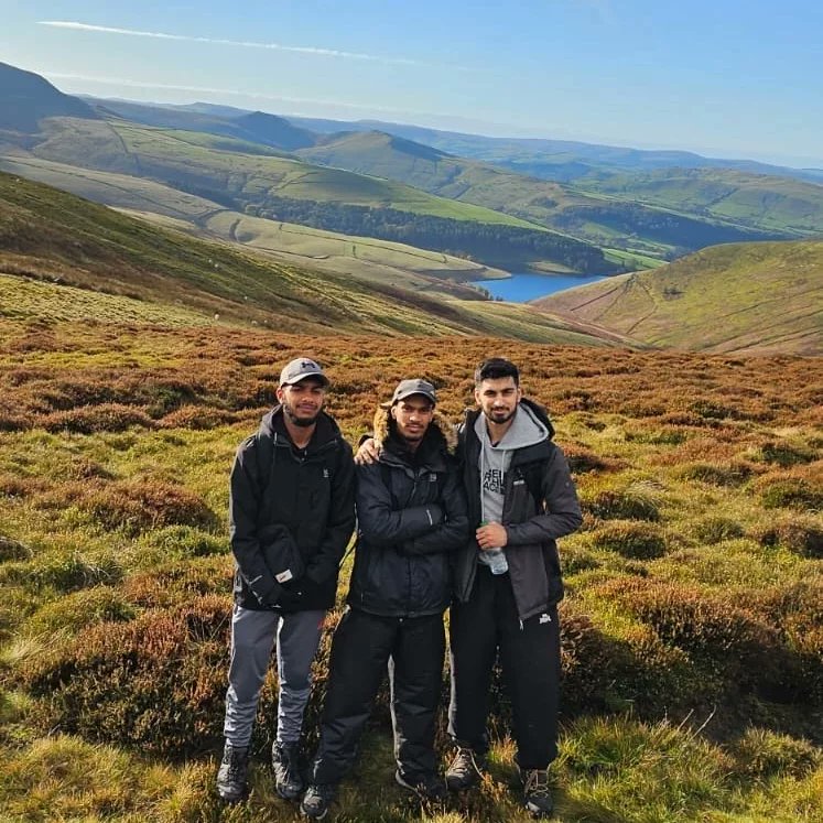 NorthStar_YP's tweet photo. Some of the  NSY joined Eden Active on Sunday in preparation for the Dofe Gold.

They climbed  the highest peak in the Peak District - Kinder Scout. 

#kinderscout  #edalerocks #PeakDistrict   #muslimhikers #edenactive #nsy #northstaryouth #bethechange #huddersfield #community https://t.co/bGyLusk3GU