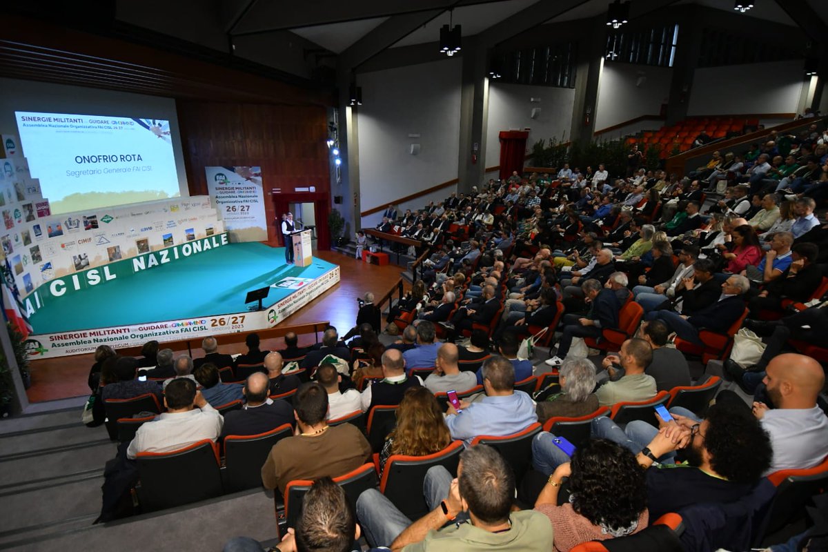 fai_cisl's tweet photo. Assemblea Organizzativa #FaiCisl, @OnofrioRota: Siamo in continua ricerca di risposte e metodologie: prima di tutto ci sono le #persone, e quando le persone si mettono insieme con un progetto, regole, valori, nasce qualcosa sempre ben più grande della semplice somma di ciascuno https://t.co/d5fQHgqL0F