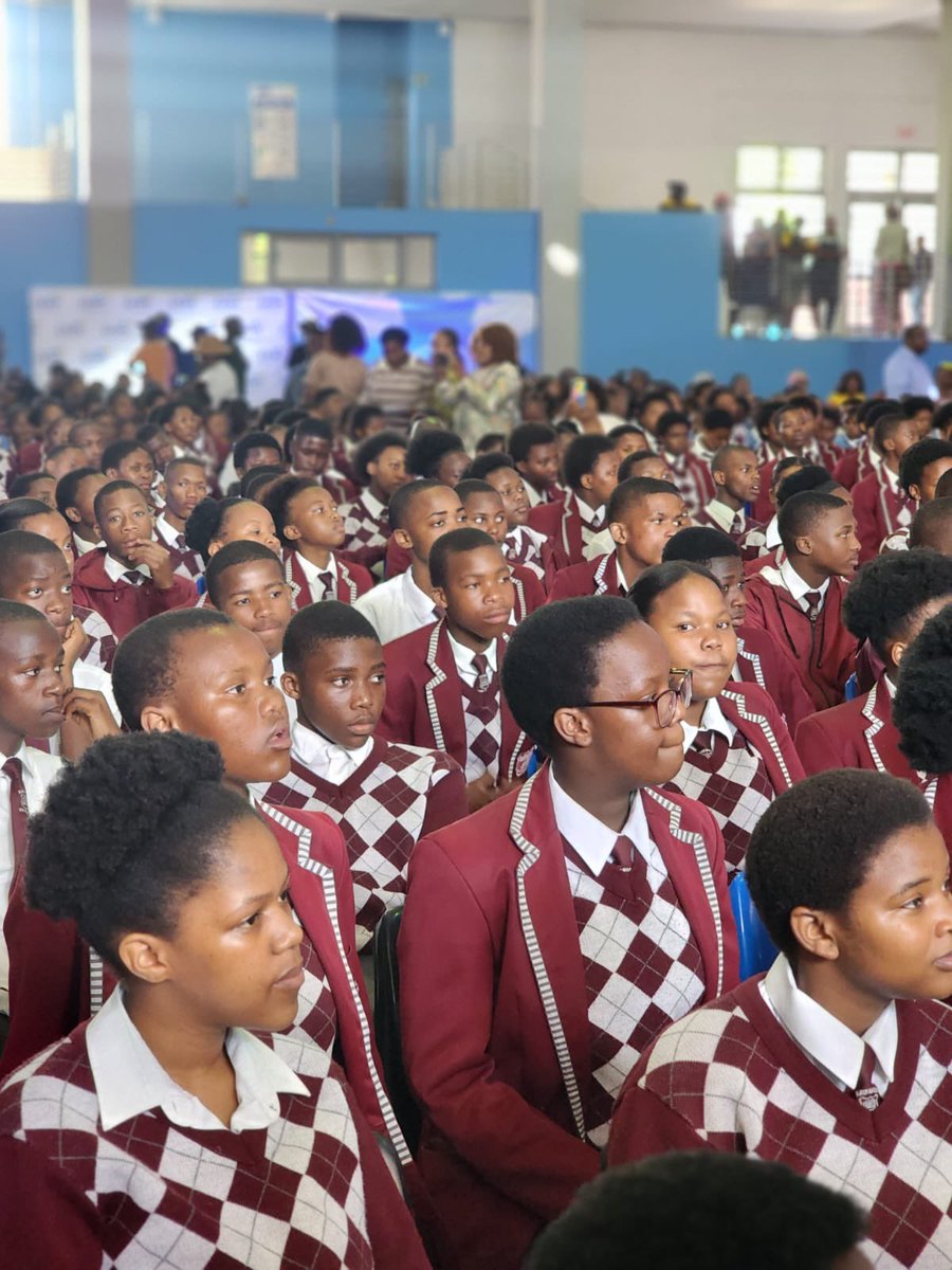 As the @DBE_SA commemorates the #InternationalDayOfTheGirlChild at Kayamandi Secondary School in the Cape Winelands District. In Partnership with @UnileverSA and @Dove #GirlChild #selfesteem