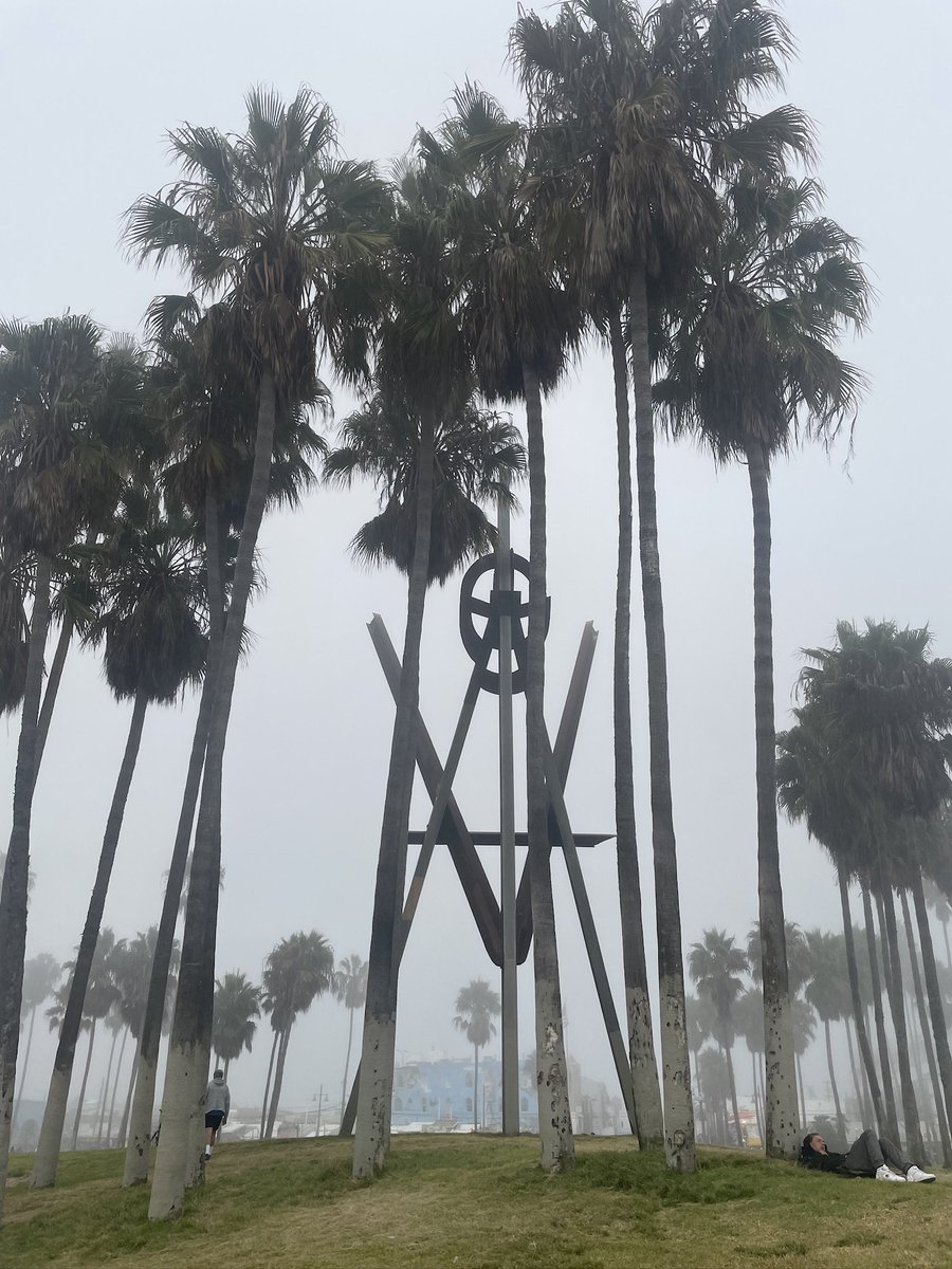 philcircle's tweet image. Got some new pics for my site and order promo stuff.

Venice Beach had some cool places for photos, especially when it’s foggy. #philcircle
