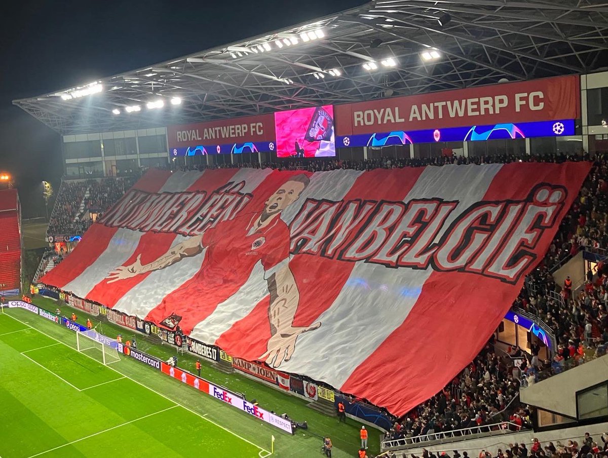 smets_victor's tweet photo. Eerlijk? Who cares als wij 0/18 zouden halen in de Champions League. Na heel mijn leven te supporteren voor Antwerp in de donkere krochten van tweede klasse zit ik nog steeds vol trots dat we überhaupt Champions League spelen. Antwerp till I die❤️ #UCL #RAFCFCP #ANTPOR #rafc https://t.co/rVJVxddFlk