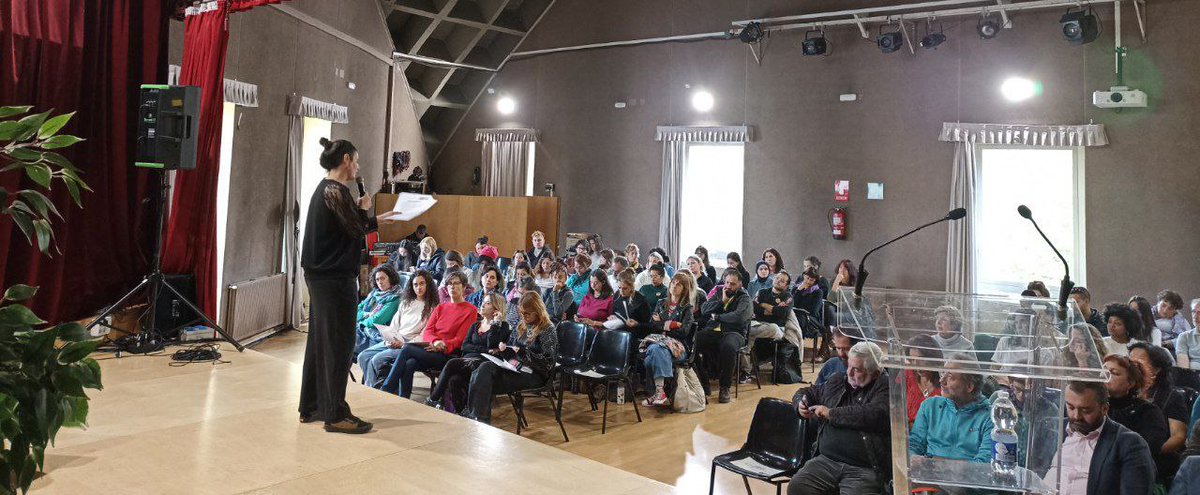 FRAVM's tweet photo. El C.C. Puerta de Toledo se ha quedado pequeño para acoger a las participantes del encuentro #ImpactandoEnElBarrio sobre #MediaciónComunitaria Bárbara Paz, de nuestro equipo de mediadoras, presenta el proyecto #ImpactoEnElBarrio2023 , hoy presente en 10 distritos de la capital https://t.co/xq8yr007hh