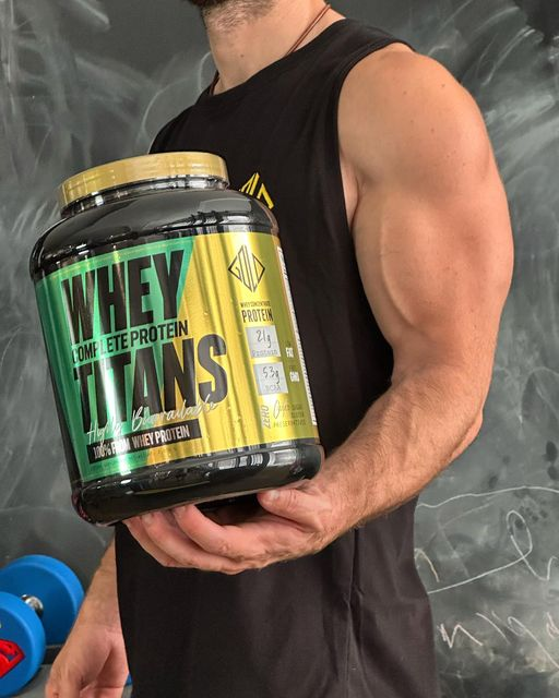 BodystoreGr's tweet photo. Back to gym? Τότε θα χρειαστείς την καλύτερη 📷 complete whey πρωτεΐνη  📷  Whey Titans Zero σε 3 super γεύσεις : 📷vanilla cookies, 📷 chocolate, 📷caramel cappuccino  by @goldtouch_nutrition_official
#sportsnutrition #whey #wheyprotein #completewhey #fitness #musclefood #muscle https://t.co/gsP4J9rLwa
