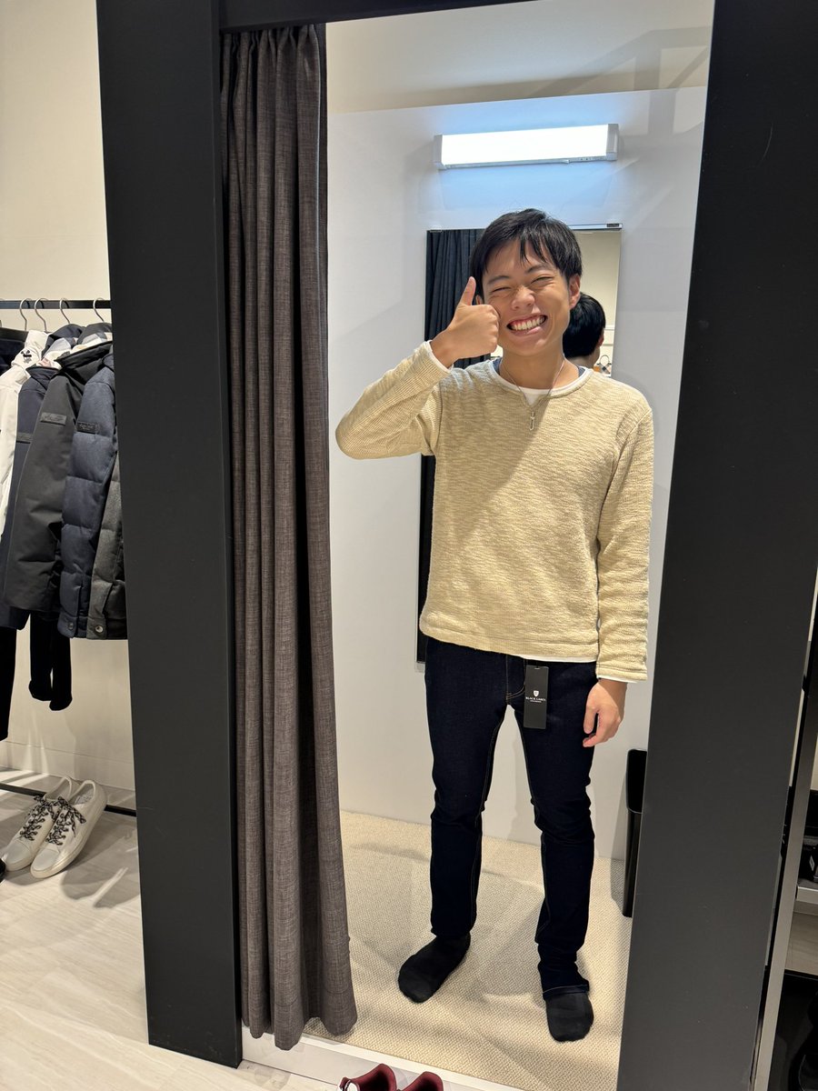 officialGenkiS's tweet photo. 撮影用の衣装選びにきました！！ https://t.co/9hRoIDxqaW