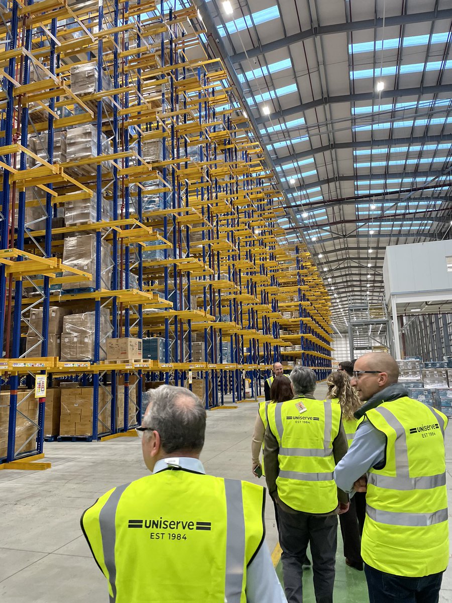 Naame_net's tweet photo. A ‘mega’ tour of @uniservegroup Felixstowe Distribution Centre for our Greater Ipswich Manufacturing Group last night. 

750,000 sq ft, new solar array, electric fleet of forklifts, ambient and frozen capabilities, training academy and a new automated robot being installed! https://t.co/rnDcak50ng