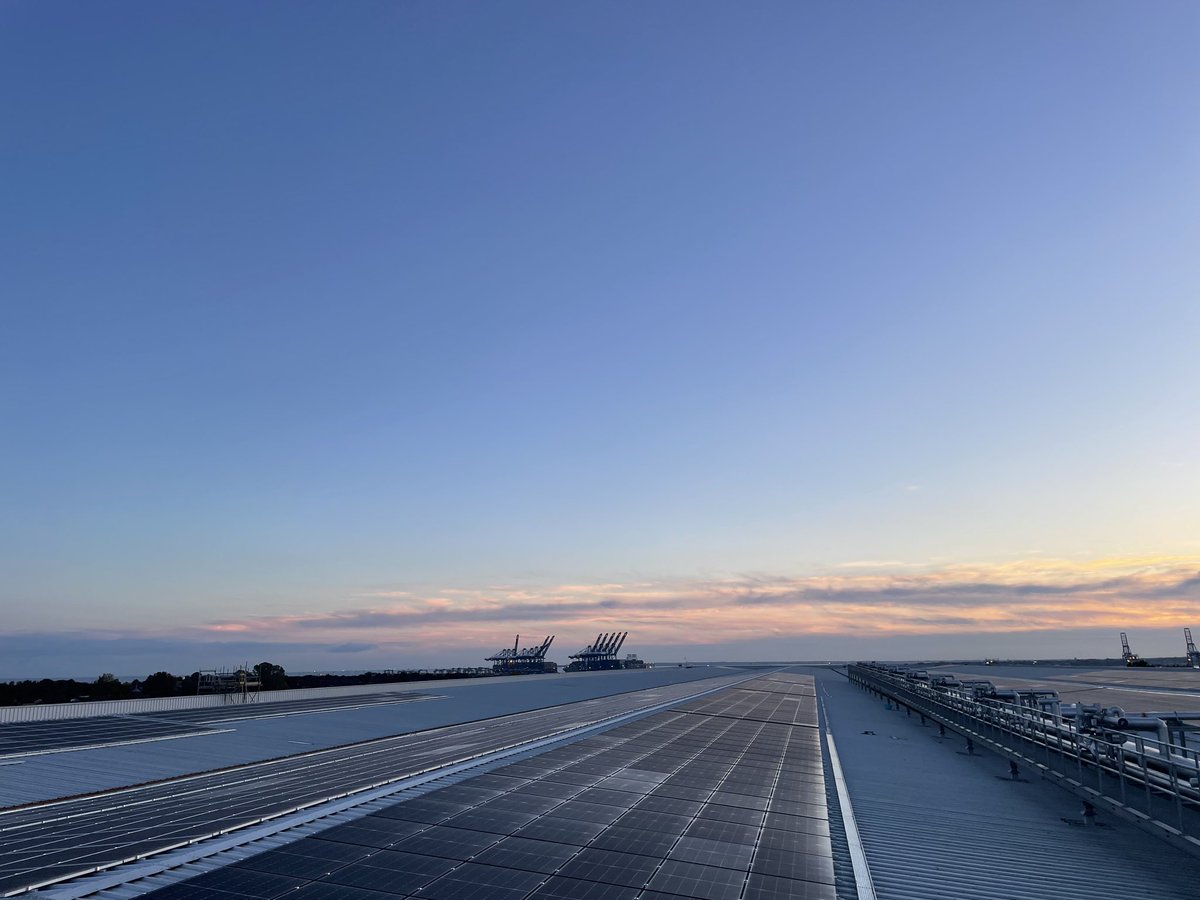Naame_net's tweet photo. A ‘mega’ tour of @uniservegroup Felixstowe Distribution Centre for our Greater Ipswich Manufacturing Group last night. 

750,000 sq ft, new solar array, electric fleet of forklifts, ambient and frozen capabilities, training academy and a new automated robot being installed! https://t.co/rnDcak50ng