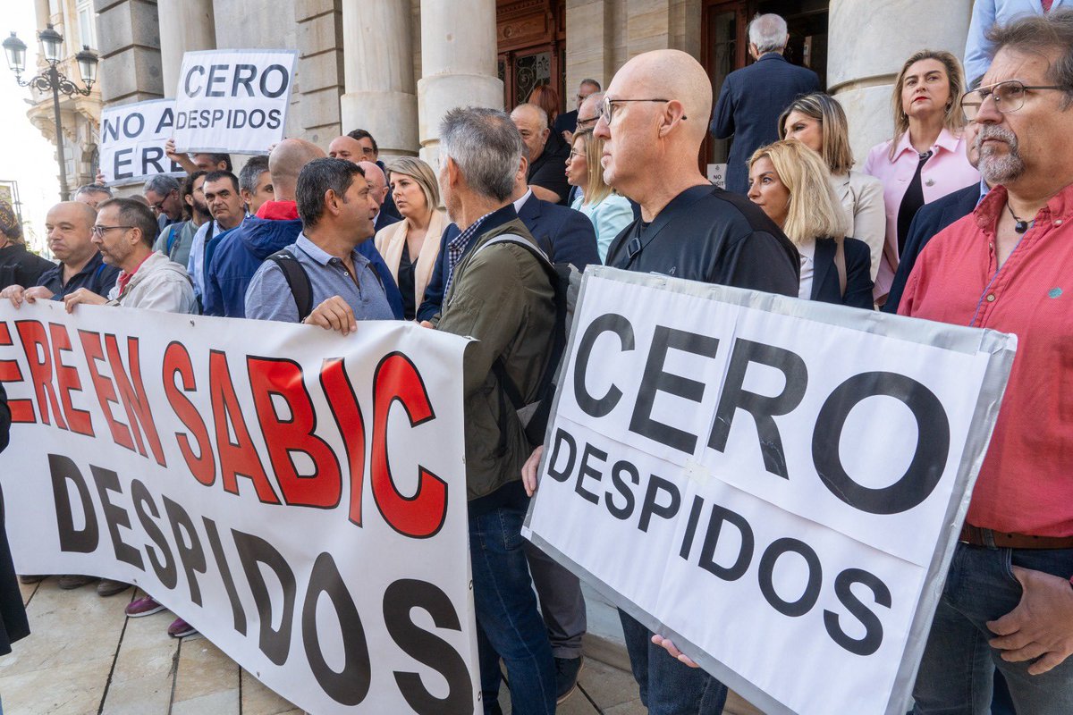 NoeliaArroyoHer's tweet photo. Aprobamos por unanimidad del pleno una Declaración Institucional de apoyo a las demandas de los trabajadores de Sabic. Reclamamos despido cero, recolocaciones y bajas incentivadas. 

Exigimos que se ponga en marcha una hoja de ruta que ofrezca tranquilidad a los trabajadores. https://t.co/8Isi4pkxYA