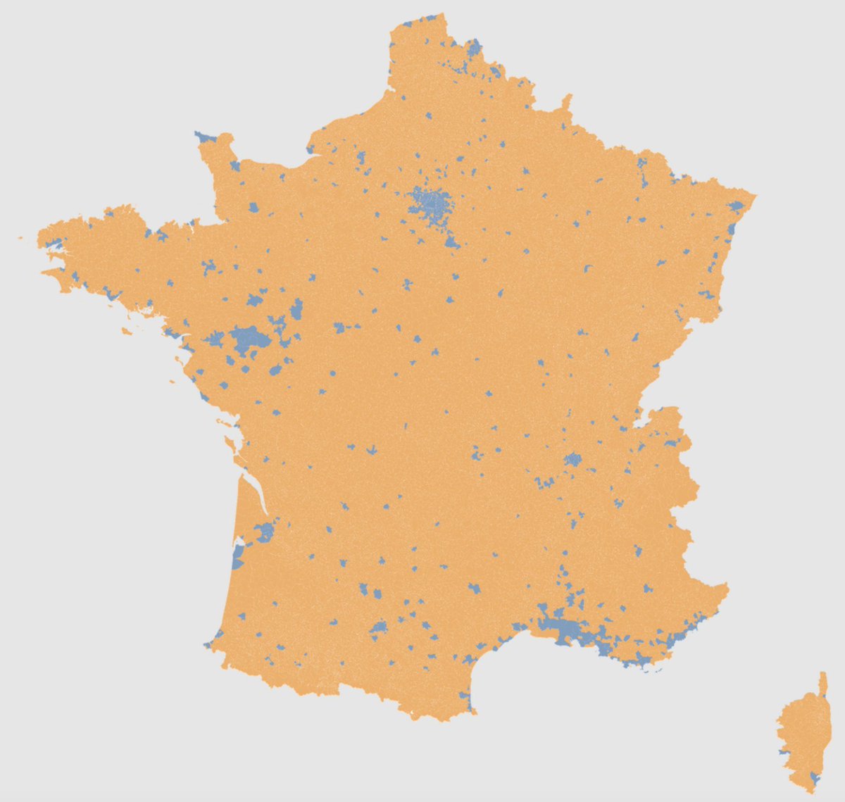 Autant de Français vivent dans les zones bleues que dans la zone orange. 
#géographie
