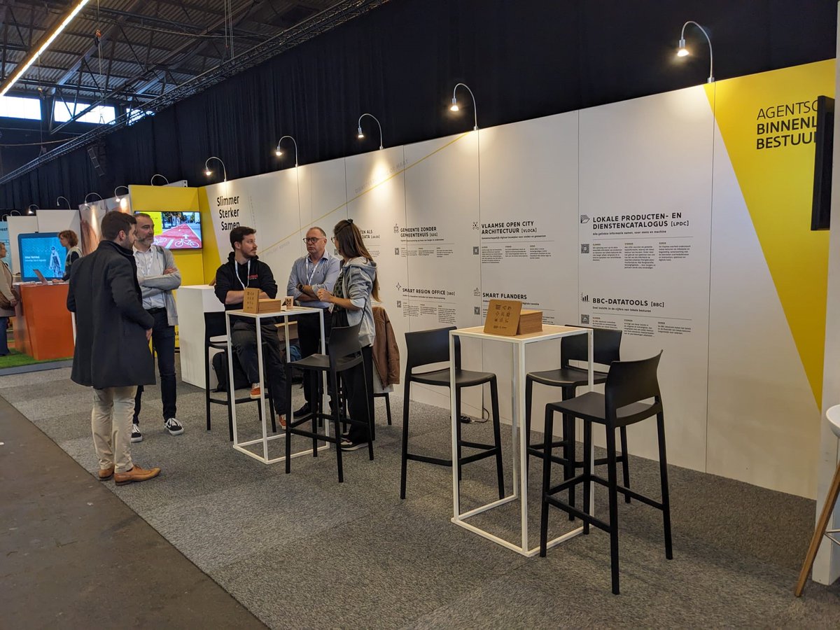 ABB_Vlaanderen's tweet photo. ⏳Nog tot 17.30 uur vind je het Agentschap Binnenlands Bestuur op de #Trefdag van Digitaal Vlaanderen.
🤝 Neem je muismat mee en maak kennis met onze experten
🌐 Ontdek hoe we elkaar #SimmerSterkerSamen kunnen maken op https://t.co/HBmu4JLwih https://t.co/dmwO52QThy