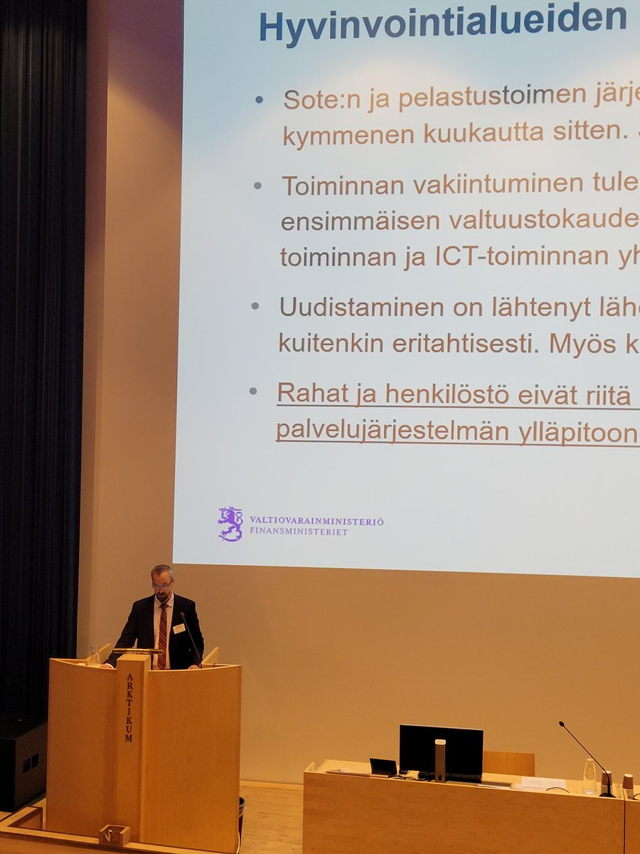VM:n finanssineuvos Ville-Veikko Ahonen LapIt päivillä puhui hyvinvointialueista ja siitä, että ict ei ole se mistä säästetään. Muutokset ovat välttämättömiä. Toteutuksessa yhteistyö on ratkaisevaa! #digitalisaatio €sote #yhteistyö #unaoy