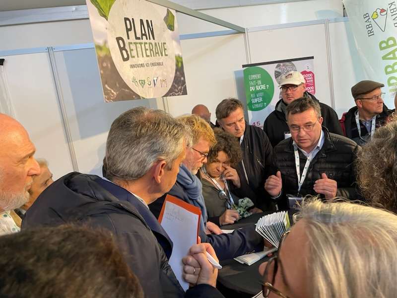 Hier, les JA 80 ont eu l'opportunité de rencontrer <a href="/MFesneau/">Marc Fesneau</a> à l'occasion de Betteravenir 2023 🚜

▶️Echanges sur le sujet Ecophyto, gestion de l'eau et versement des primes PAC

Le Ministre a tenu à renouveler son soutien à la filière betterave en prolongeant le PNRI 🔬
