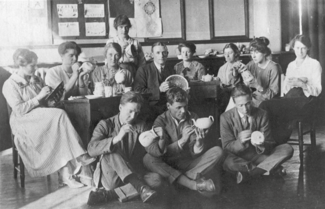 WFMuseums's tweet photo. From 1919... to 2023! 

We've loved working with @CastlefordAcad students exploring the legacy of Alice Gostick, an influential local art teacher.

They've been creating their own pottery pieces inspired by Alice.
We recreated this photo (courtesy of @HenryMooreFDN) of her class! https://t.co/FBEsEmmnJ7