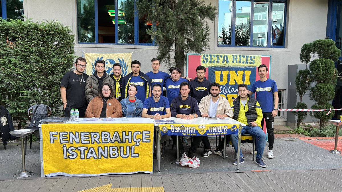 UskudarUNIGFB's tweet photo. BİZİM OLDUĞUMUZ HER YER BİZİMDİR! 

Stand çalışmamızın 2. gününde Çarşı Yerleşkede standımızı açmış bulunmaktayız. Fenerbahçeli herkesi üye olmaya bekliyoruz. #UNIGFB https://t.co/kWzggkDPxs