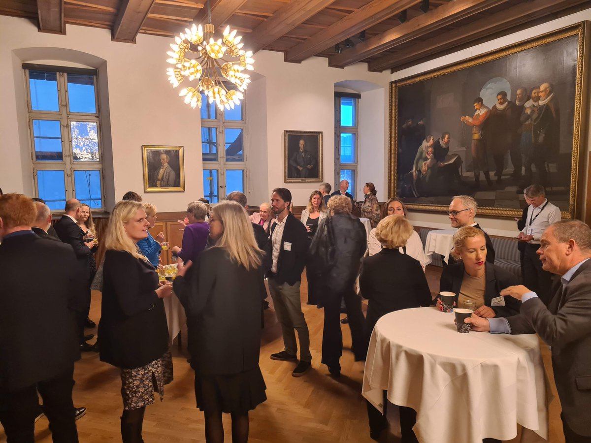 #VLAI er i fuld gang – med spændende indlæg og ikke mindst networking mellem VL-medlemmerne.

#vl #vlgrupperne