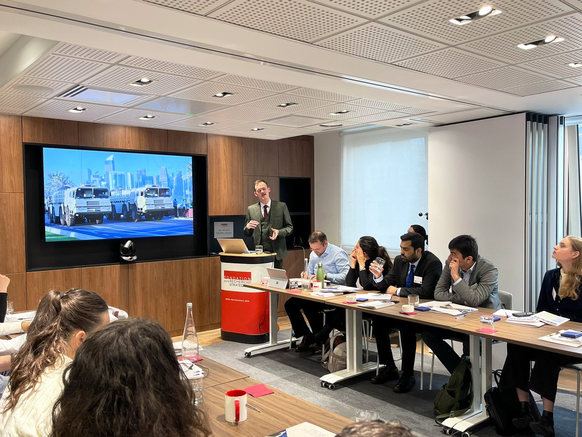 HCoC_EUProject's tweet photo. @MJvanDeelenEU @eu_eeas @EU_FPI @FRS_org @RocketSchiller @francediplo @francediplo_ASD @JosephHDempsey @IISS_org 🚨 Live Report | 1st Workshop: Ballistic Missile Proliferation

The first session is followed by @fab_hinz from @IISS_org​​, now discussing the situation in the #MiddleEast. 

#HCoC #YouthGroup https://t.co/ZBfrvQYwqM