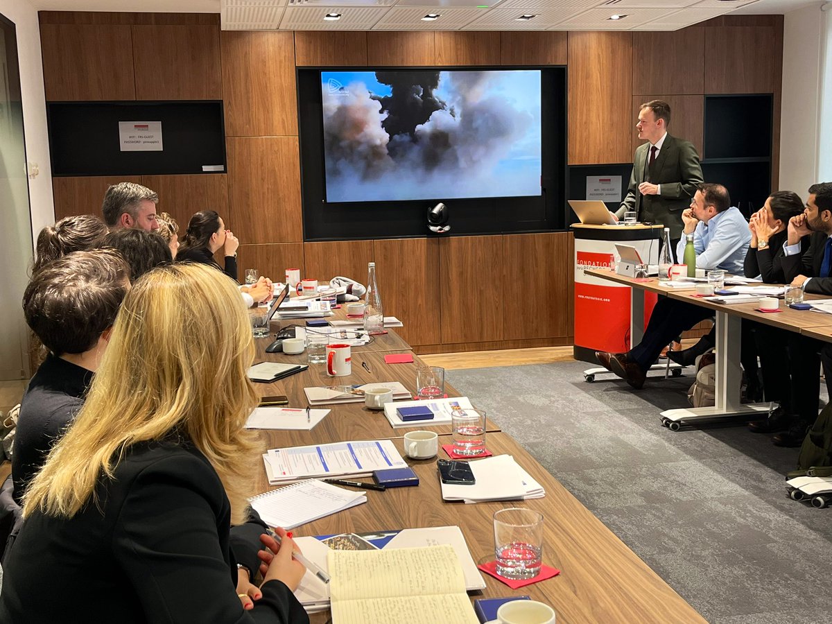 HCoC_EUProject's tweet photo. @MJvanDeelenEU @eu_eeas @EU_FPI @FRS_org @RocketSchiller @francediplo @francediplo_ASD @JosephHDempsey @IISS_org 🚨 Live Report | 1st Workshop: Ballistic Missile Proliferation

The first session is followed by @fab_hinz from @IISS_org​​, now discussing the situation in the #MiddleEast. 

#HCoC #YouthGroup https://t.co/ZBfrvQYwqM