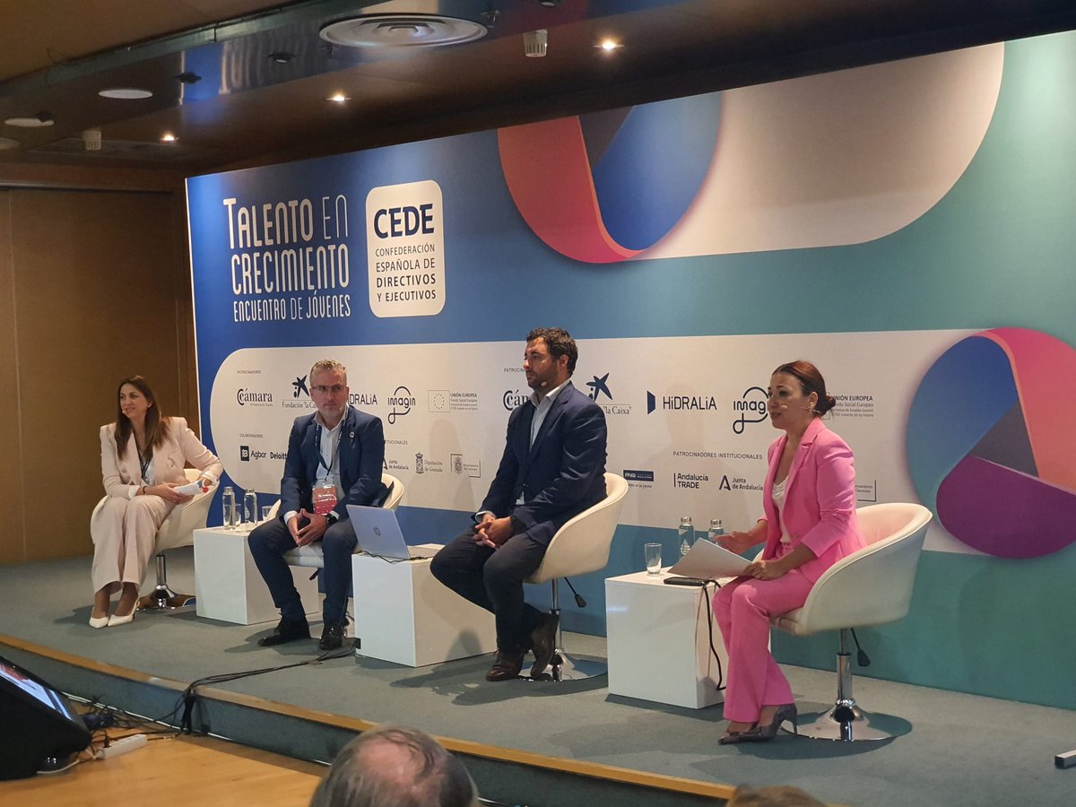 InfoHidralia's tweet photo. 📸Nuestro dir. de #DesarrolloSostenible y #Transformación, @gjespinosa2, participa en la mesa "Algunos sueños que pueden ayudarte a construir el tuyo. Herramientas de hoy para el mañana" de #TalentoEnCrecimiento
😊Expone su trayectoria profesional como referente para los jóvenes https://t.co/Wc1WYwa93Z