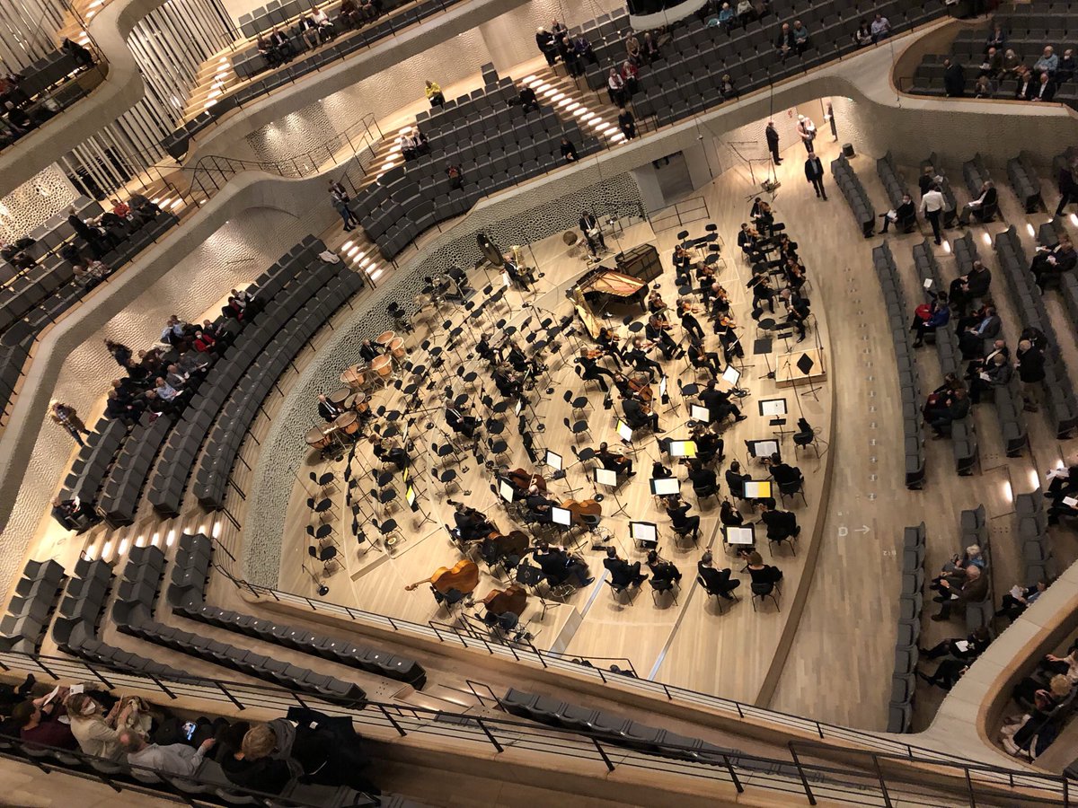 sTravelSpots's tweet photo. Elbphilharmonie with a view - enjoying classical concerts with a great view of the harbour and the ‚Speicherstadt‘ afterwards 

#elbphilharmonie #elphi #hamburg #speicherstadt #portofhamburg #sightseeing #concert #hamburgtipps https://t.co/JJ9QkDbl1u