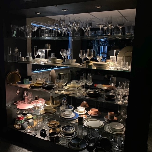 MAC_FoodService's tweet image. The new @UtopiaTableware Illuminate Collection lamp samples have arrived in our showroom! #lamps #lighting #lightsshow #showroom #tableware #tablesetting