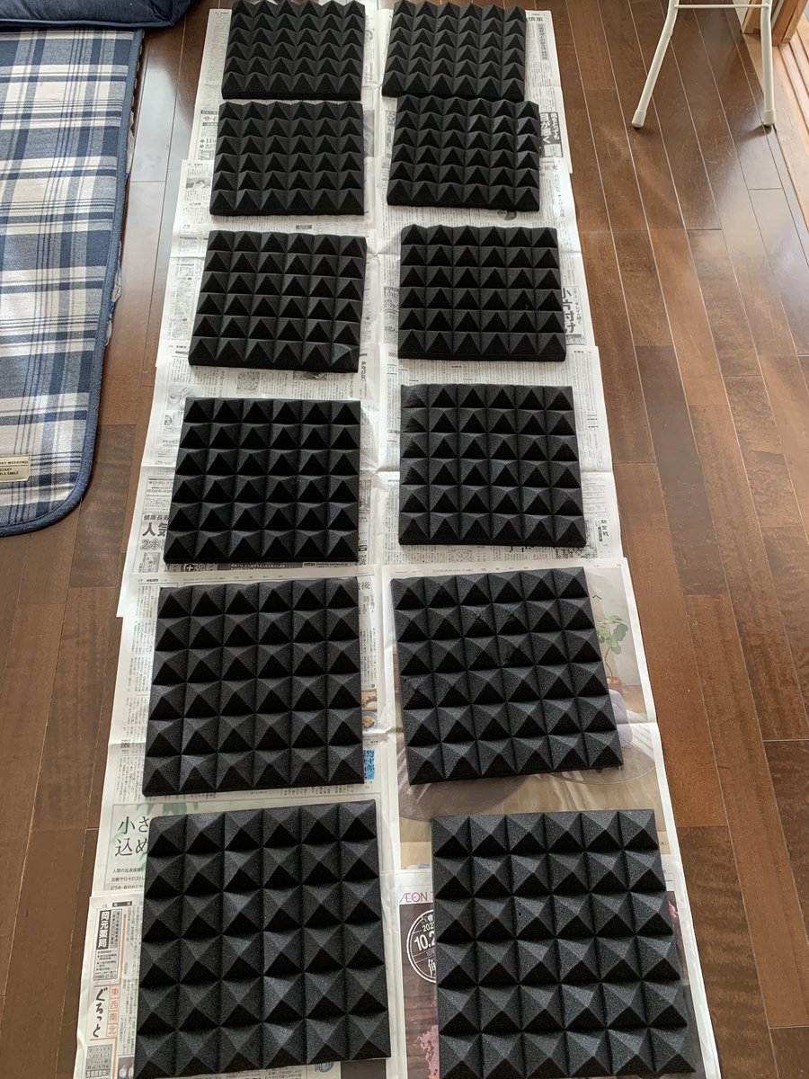 皆様お疲れ様です。

鼻水が止まらないので、最近漢方薬を飲み始めたカーリーです。

「不規則な生活で、免疫力が低下する」って、配信者あるあるだと思うのですが、皆さんはそういうこと無さそうですかねd(￣ ￣)？？

貼付画像は、圧縮された吸音材を元に戻しているものです😎