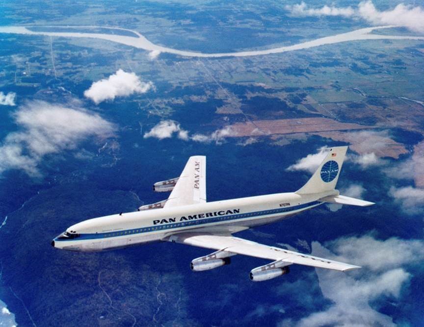 #Saviezvous que le 26 octobre 1958, Pan Am a réalisé le premier vol commercial d'un avion à réaction américain en reliant New York à Paris avec un Boeing 707.