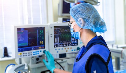 QSanit's tweet photo. #Ospedali. Persi in tre anni circa 4 milioni di #ricoveri. Sul fronte della qualità si allarga la forbice tra le strutture di eccellenza e quelle “bocciate”. Il nuovo Programma nazionale esiti #Sanità @Agenas_Salute https://t.co/gmlyTImtgl https://t.co/INGu9EWJnv