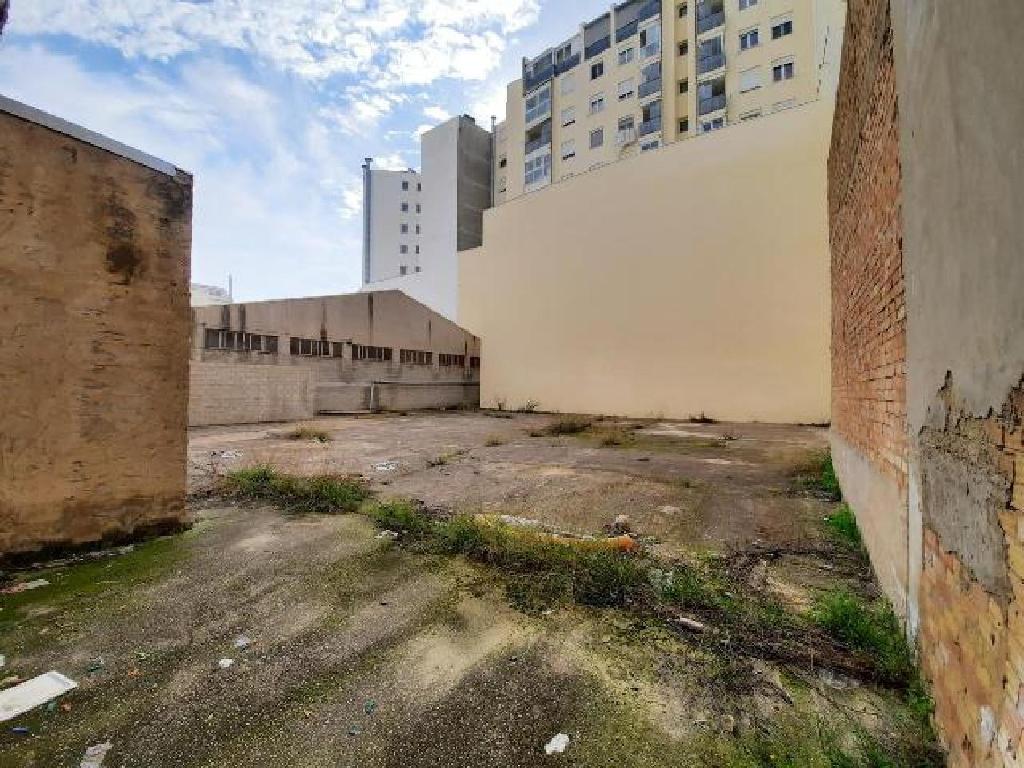 AltamiraInm's tweet image. 🏭Magnífica nave #industrial de 3.200 m2 en Onteniente, Valencia. 
Patio grande de #aparcamiento con posibilidad de #edificar 🛠️
Cuatro entradas a pie de calle 🚪
📌 Excelente #ubicación
👉Entra en nuestra web y encuentra el espacio que necesitas: altamirainmuebles.com/pages/fichaInm…