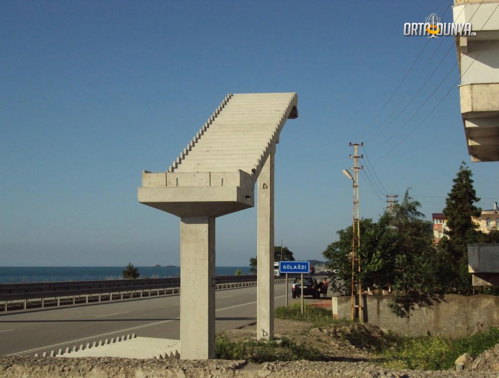 Restorasyon öncesi ve sonrası Moria Madenleri köprüsü.