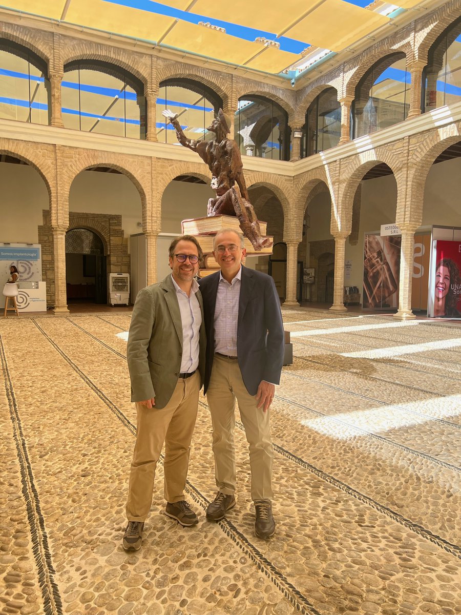La Societat Catalana d’Odontologia i Estomatologia (SCOE) ha dado un nuevo paso en favor de la formación continuada con la firma de un convenio con el Col·legi Oficial de Dentistes de les Balears (CODB).