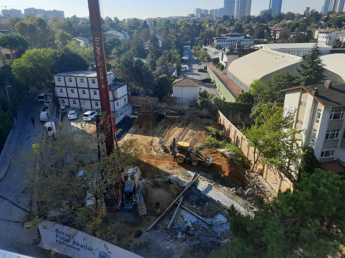 4Gazeteciler's tweet photo. Polat Akatlar'a karşı sesimizi duyurmak için alandayız. Mahkeme süreci devam ediyor ve haklılığımızı savunuyoruz. Mahkeme bilirkişi heyetini alanda bekliyoruz. POLAT AKATLAR'A HAYIR! @BesiktasBel ranta izin verme! https://t.co/zJjuIjooYE