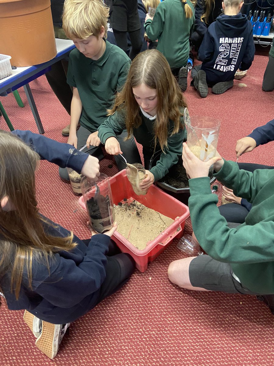 Making wormeries in P6/7 as we appreciate the Living Soil, and all the work worms do keeping our growing going!