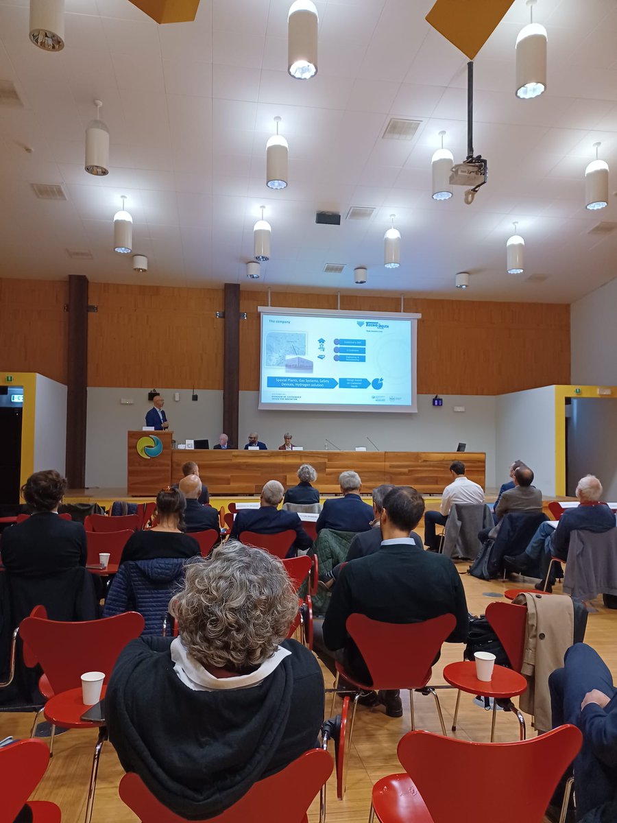 best4hy's tweet photo. 👏#panel1 of our #hydrogenday in @EnvironmentPark just ended: thanks to our speaker Paola Rizzi @unito, Carlo Luetto #Tecnodelta and Patrick Scilabra #DeNora. Moderated by Massimo Santarelli from @PoliTOnews 
#greenhydrogen #storage https://t.co/8RzfcYjwb4