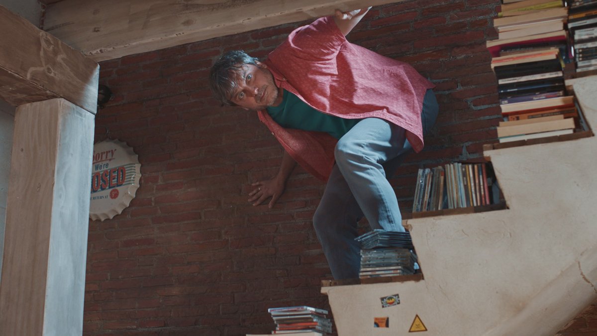 🎂 Un cumpleaños 
😱 Un muerto en extrañas circunstancias 
😂 Muuuchas, muuuchas risas 

📺 Esta noche se estrena #Deudas en #LaSexta... pero disfruta de la temporada completa en #atresplayer

ow.ly/SOVz50Q0Umy